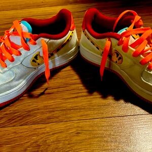 Good still clean in great shape great gift👍😀